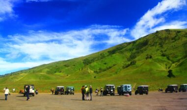 Pesona Bukit Teletubbies Bromo, Spot Ikonik di Tengah Savana